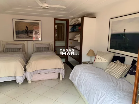 Imagem Casa de Luxo à Beira-Mar em Búzios, Condomínio Camurupim na Praia Rasa: 6 Quartos, 6 Suítes, 4 Salas - Segurança e Conforto!