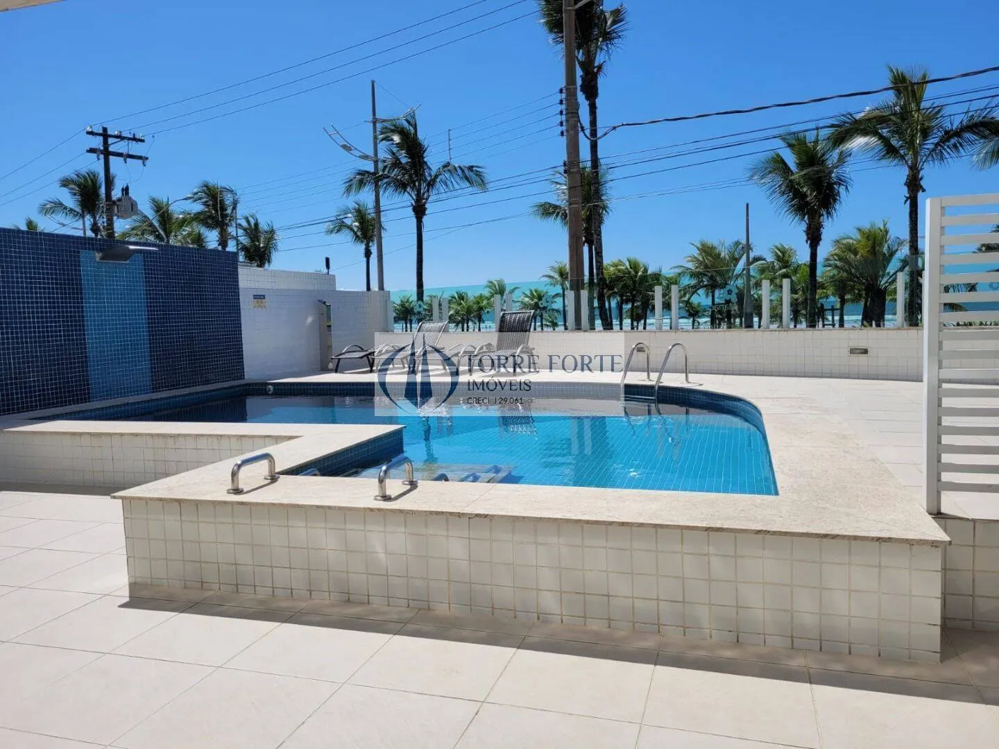 Imagem Maravilhoso apartamento 3 dormitórios, 1 suíte, 2 vagas pé na areia