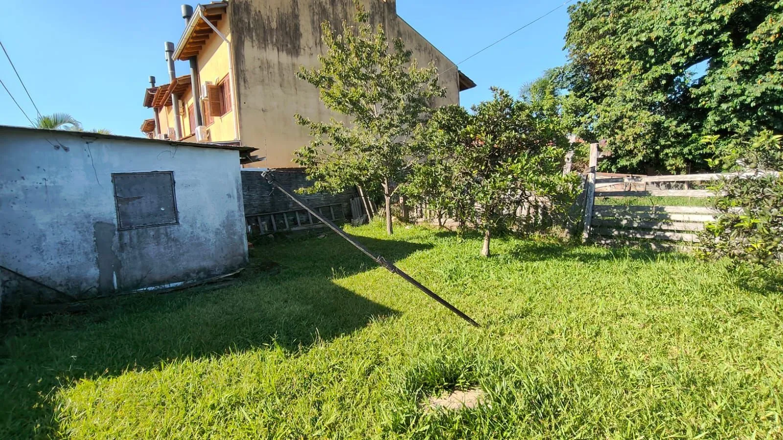 Imagem Casa com Terreno Grande com ótima Localização
