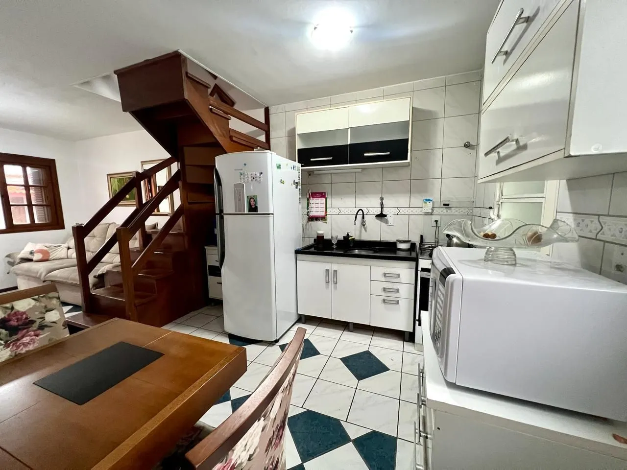 Imagem Casa em condomínio fechado com 94m2, 3 dormitórios no bairro Camaquã.