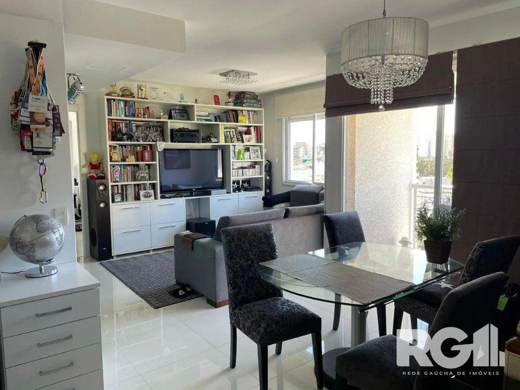 Apartamento à venda com 2 dormitórios transformado em 1 (facilmente reversível), suíte, com 69,04m², 2 vagas de garagem.