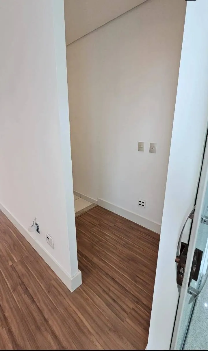 Imagem Conjunto de Salas Comerciais com Vista Panorâmica em Alphaville - 160m², 5 Banheiros e 3 Vagas Cobertas
