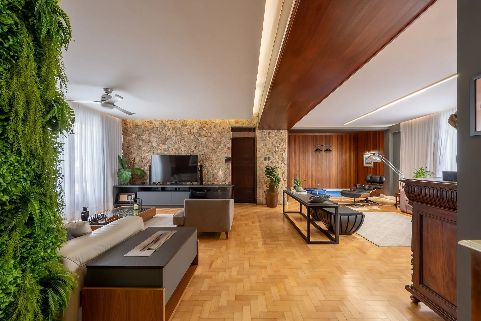 Imagem Apartamento com 295m² e 3 dormitórios, 1 suíte, 2 vagas individuais, no bairro Independência
