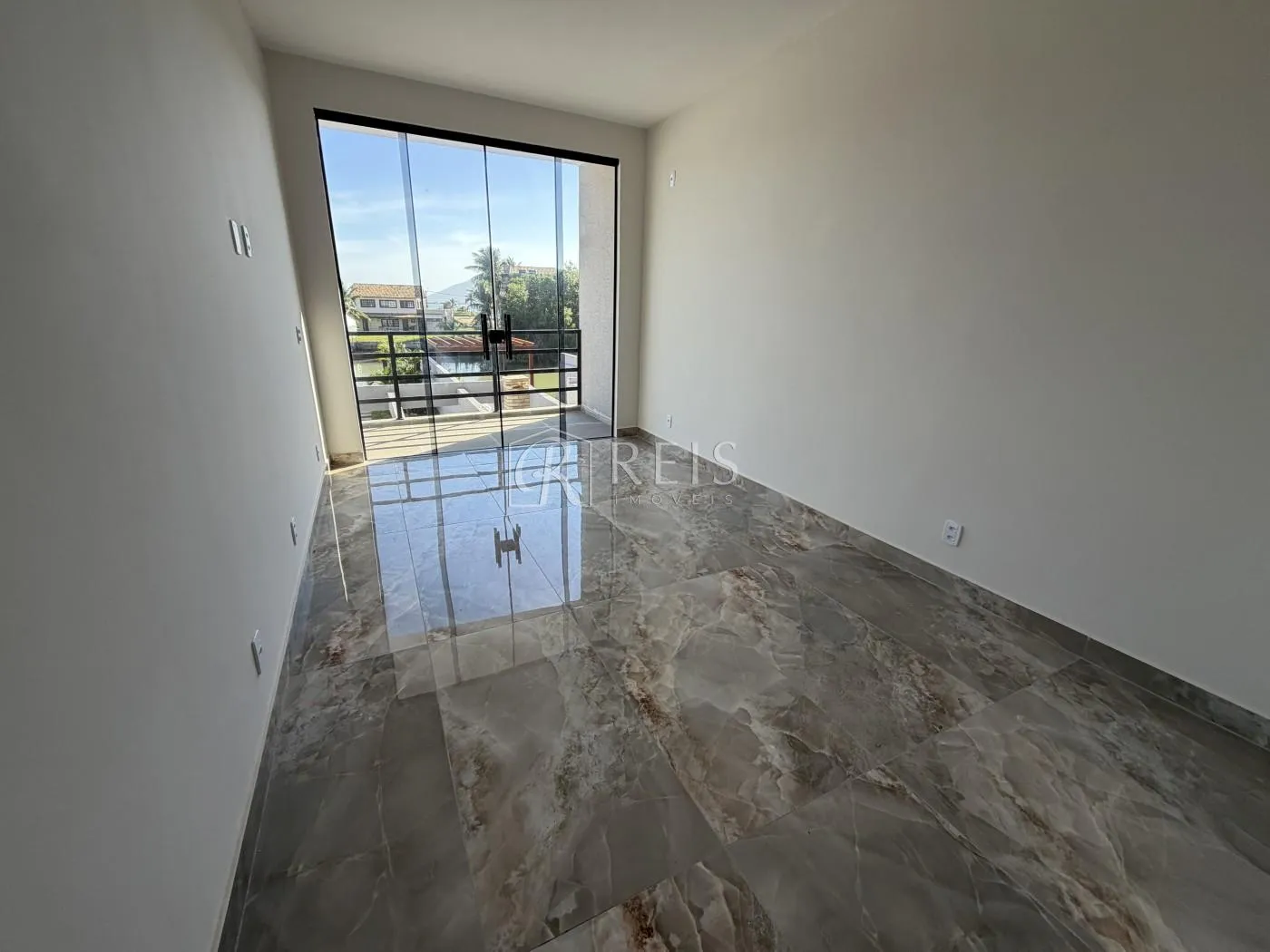 Imagem Casa para Venda em Rio das Ostras, Bosque Beira Rio, 3 dormitórios, 3 suítes, 4 banheiros, 4 vagas