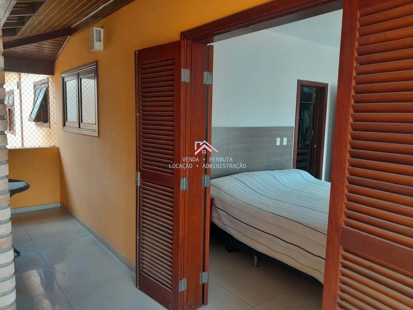 Imagem Casa em Alto Padrão Vista Verde Bairro Caxambu - 504 m2 de área útil com 4 dormitórios - Jundiaí - S