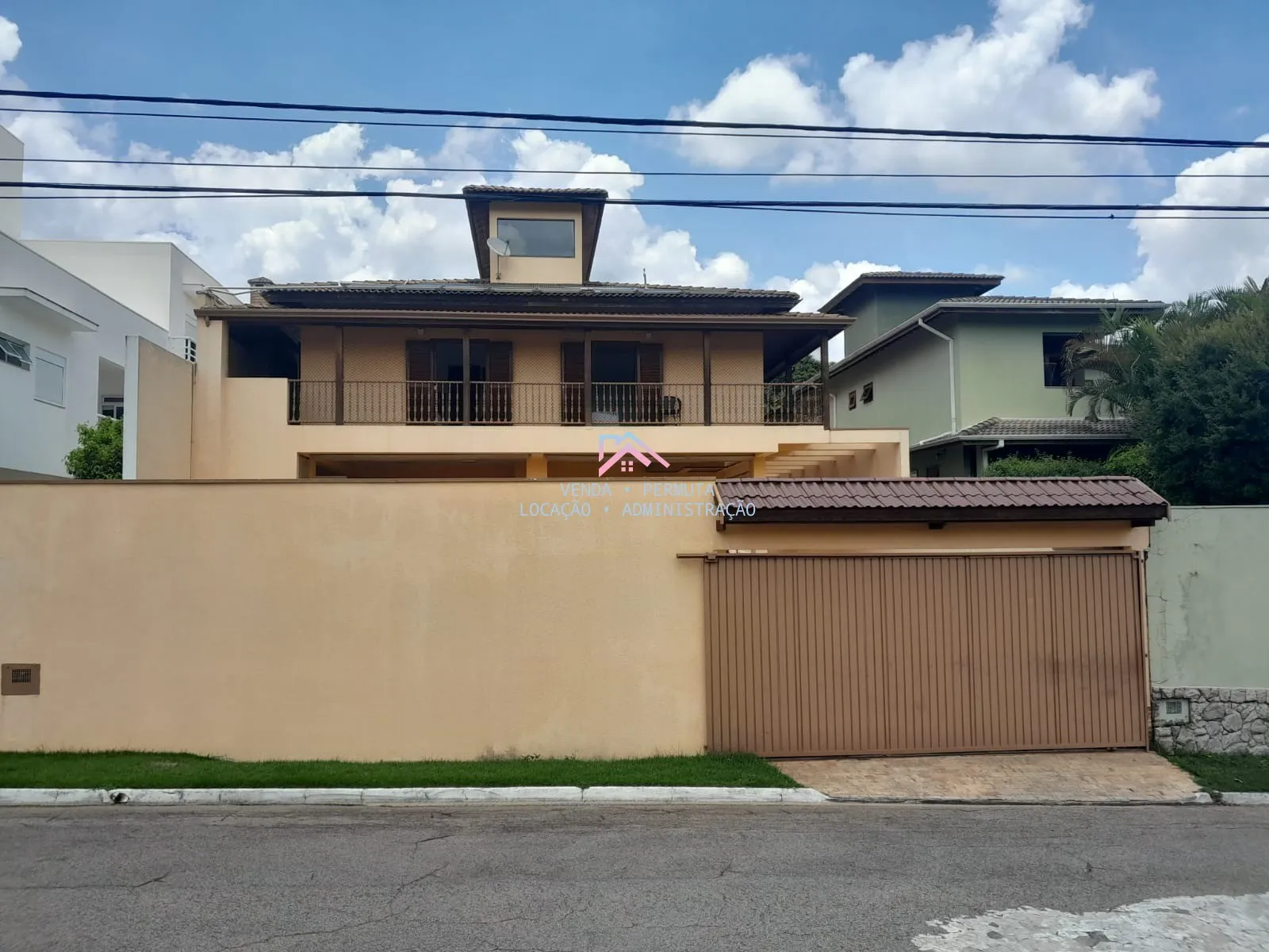 Imagem Casa em Alto Padrão Vista Verde Bairro Caxambu - 504 m2 de área útil com 4 dormitórios - Jundiaí - S