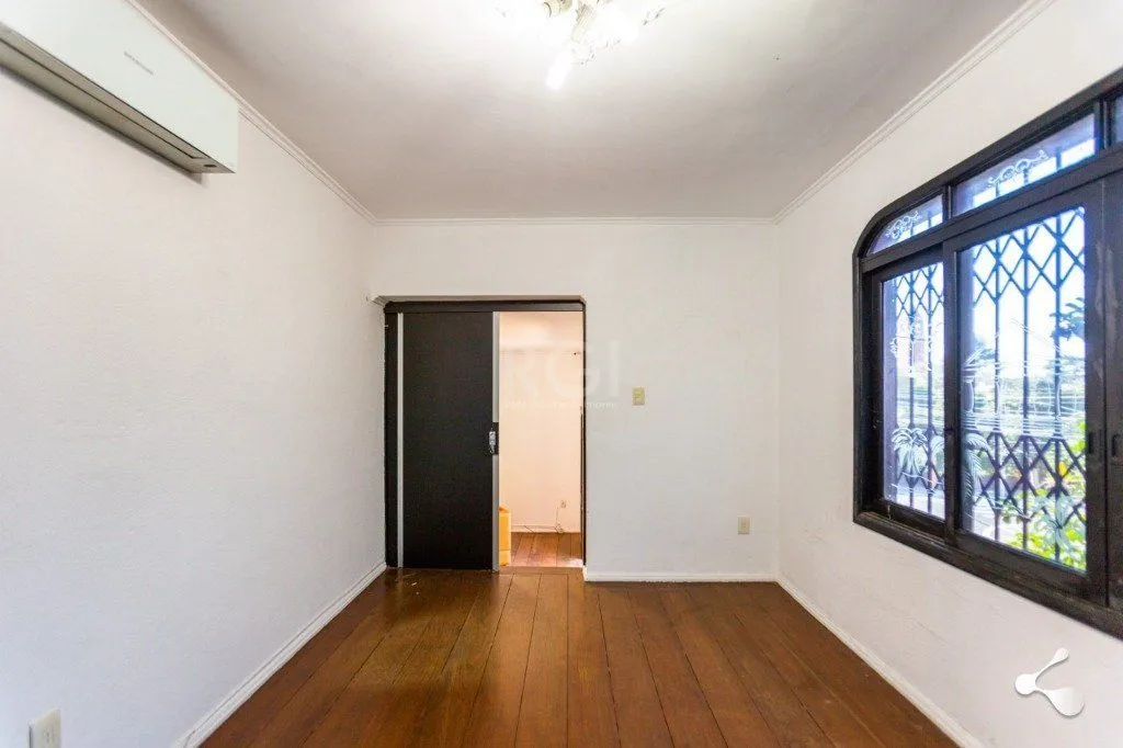 Imagem Casa para Venda - 500m², 3 dormitórios, sendo 3 suites, 4 vagas - Vila Ipiranga