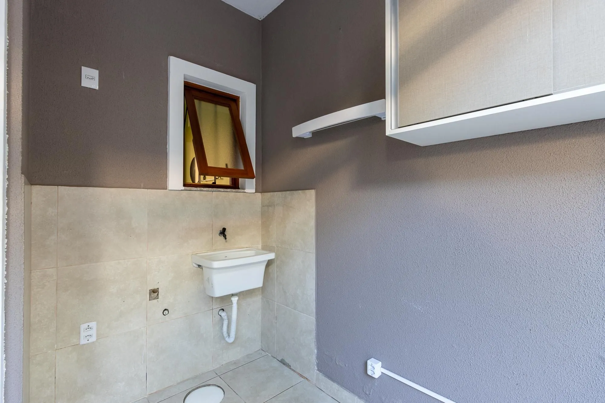 Imagem Casa para Venda - 135.78m², 3 dormitórios, sendo 3 suites, 1 vaga - Guarujá