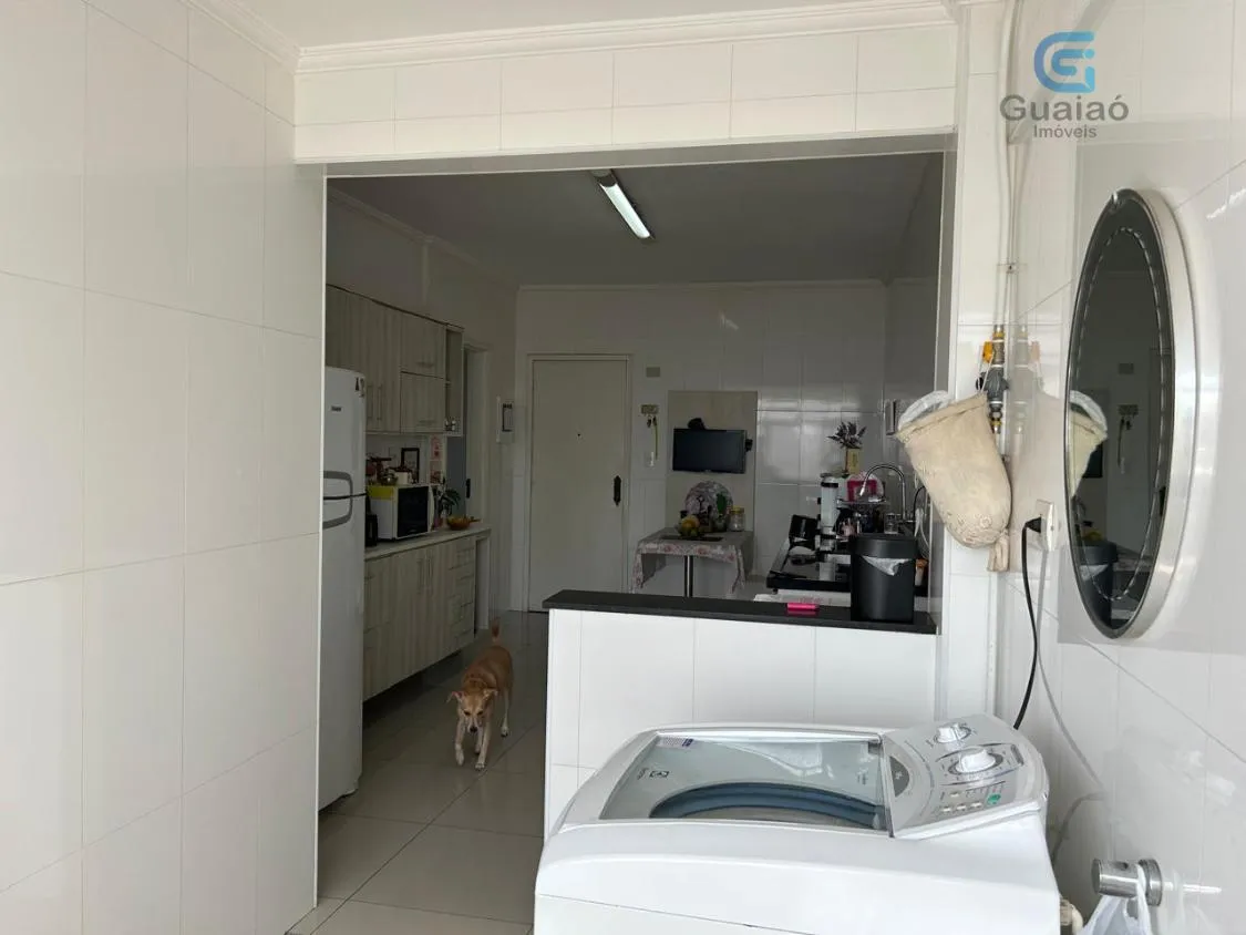 Imagem Vendo Amplo Apartamento 03 dormitórios, 01 Suíte, Dependência de Serviço Completa e Garagem demarcada, Frente para a rua, no Boqueirão, Santos