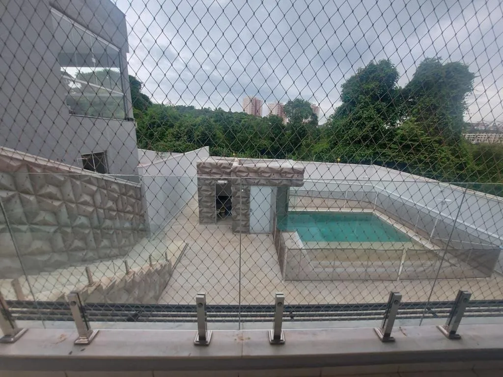 Imagem Casa Sobrado de 489m² de Terreno Localizado no Jardim Residencial Village Vert!