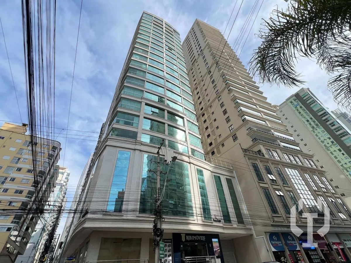 Imagem Apto de alto padrão, frente avenida a venda com vista para o mar e 4 suítes