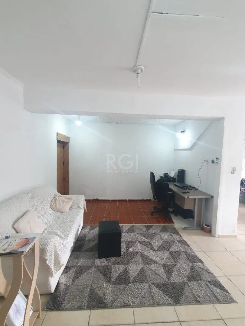 Imagem Casa para Venda - 226.9m², 5 dormitórios, sendo 2 suites, 5 vagas - Teresópolis