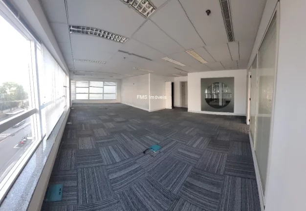 Imagem Conjunto comercial com 130m² na Vila Nova Conceição.