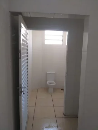 Imagem Salão Comercial à Venda em Sertãozinho-SP, Próximo ao Supermercado Amarelinho 2 Salas, 4 Banheiros, 8 Vagas de Garagem 320m²