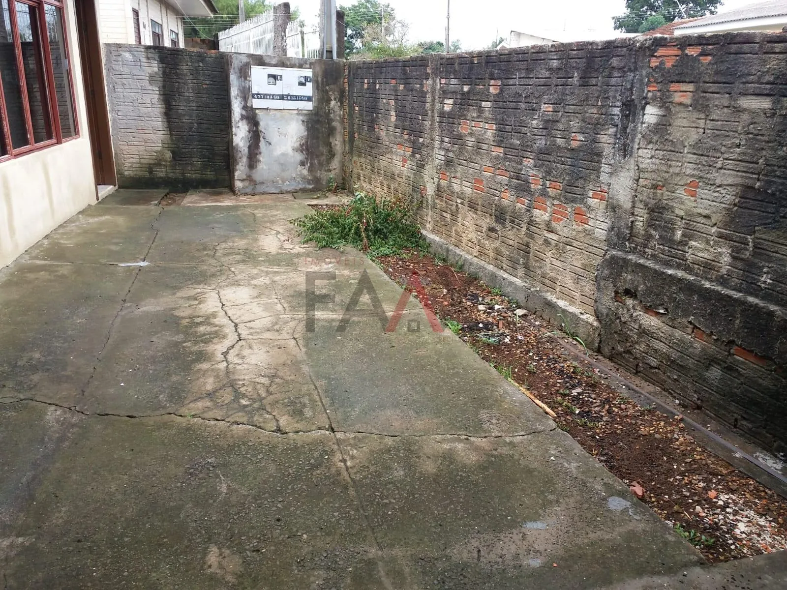 Imagem Terreno à venda com Duas casas - Ideal para Morar e Investir