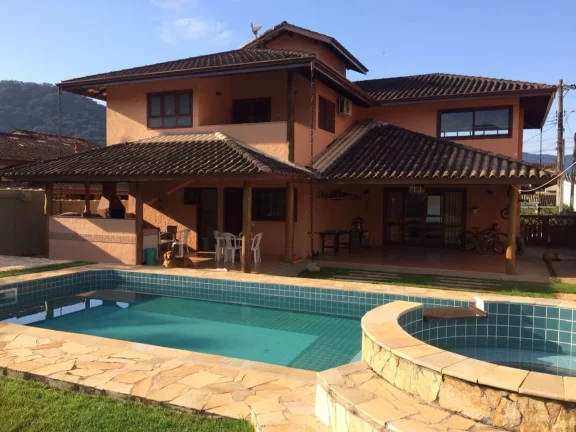 Imagem Linda casa em condomínio Fechado - Bairro Horto