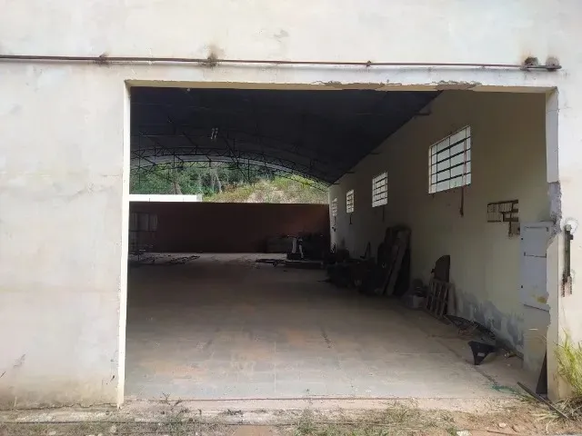 Imagem Galpão de 2200m² com Casa Acoplada Localizada em Mairinque!