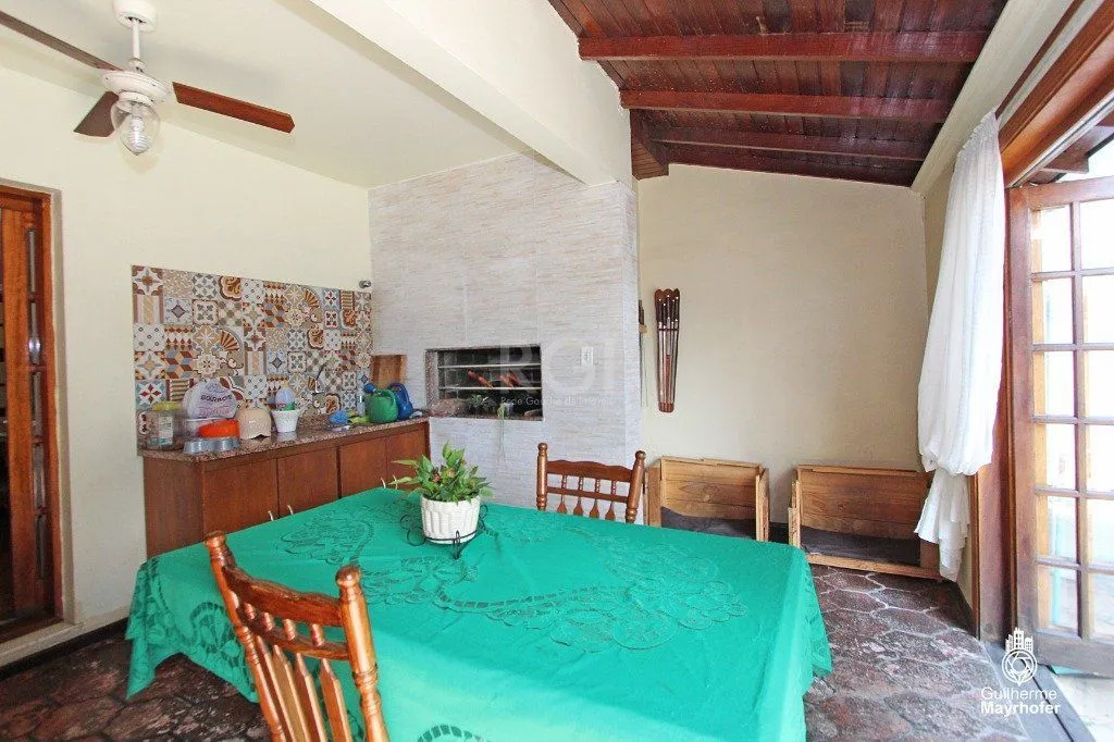 Imagem Casa para Venda - 326m², 3 dormitórios, sendo 3 suites, 4 vagas - Glória