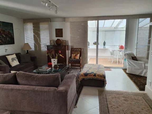 Apartamento à venda em andar alto, um por andar, com 2 quartos, sendo 1 suíte com closet e o segun...
