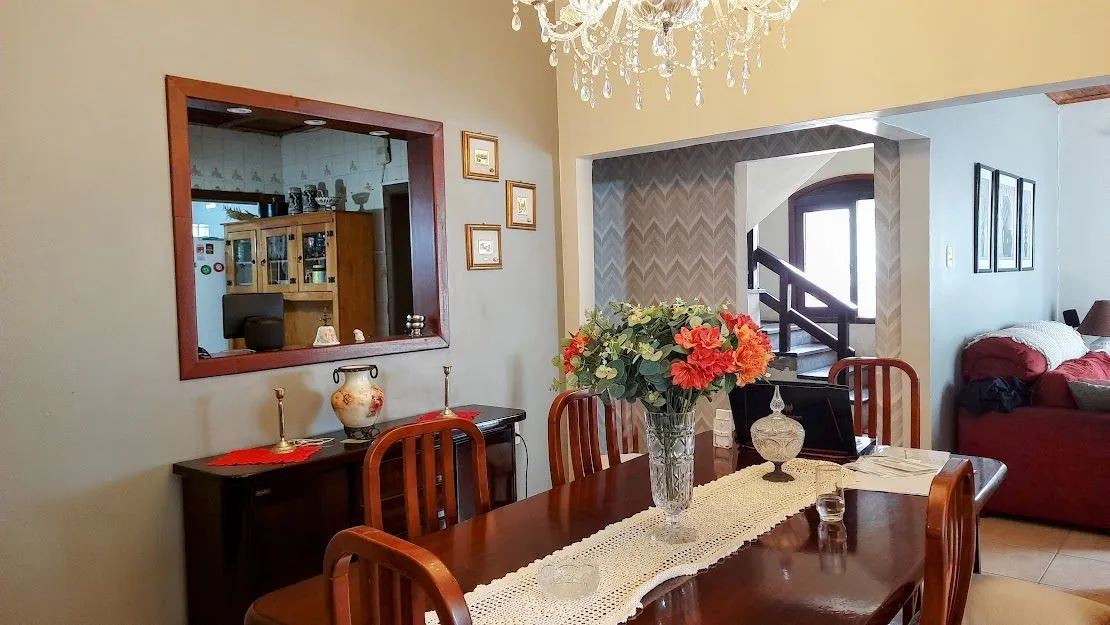 Imagem Linda Casa de Esquina com 230 M². Área de Lazer Completa.
