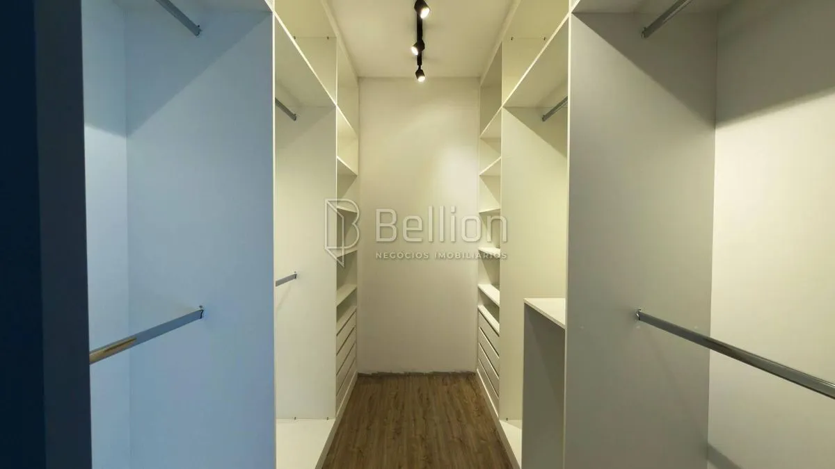 Imagem Sobrado com suíte e closet no bairro Quintino em Timbó