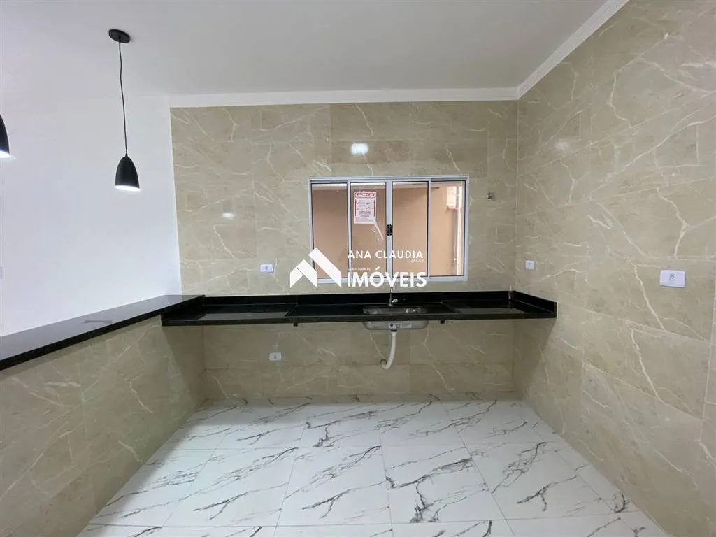 Imagem Casa nova com piscina a venda em Mongaguá a 400 metros da praia, lado serra