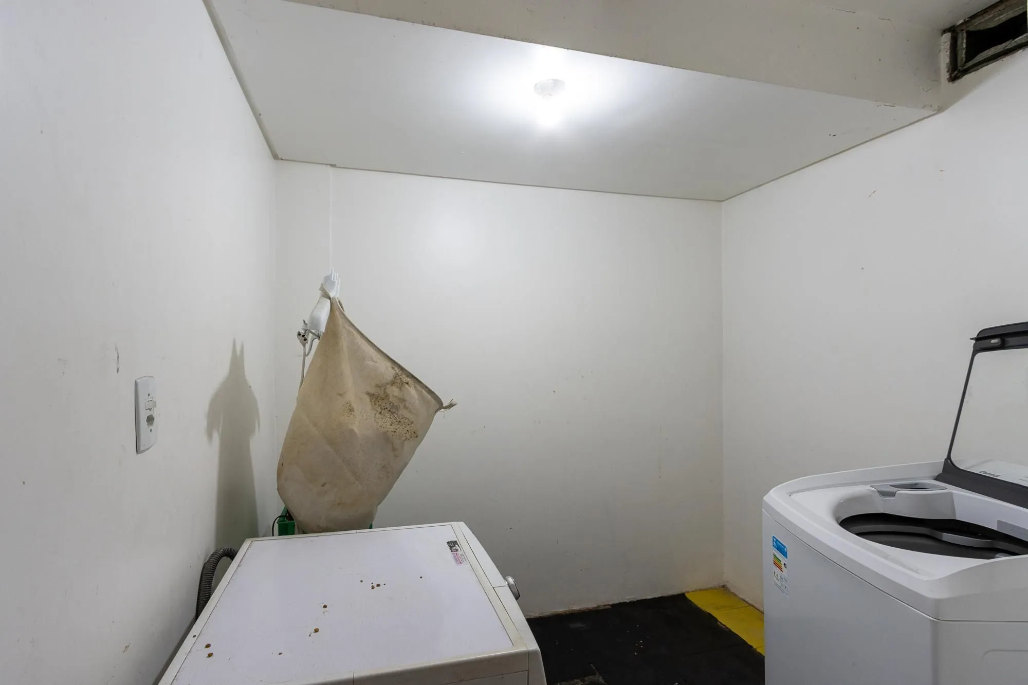 Imagem Apartamento frente à fundos, 3 dormitórios, 1 vaga escriturada - Centro Histórico