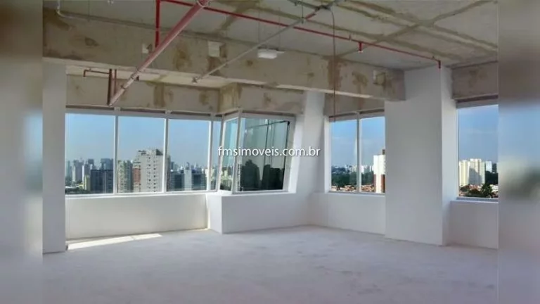 Imagem Conjunto comercial para locação em São Paulo - Chácara Santo Antônio: 2 banheiros, 4 vagas de garagem, 248,77m² de área!