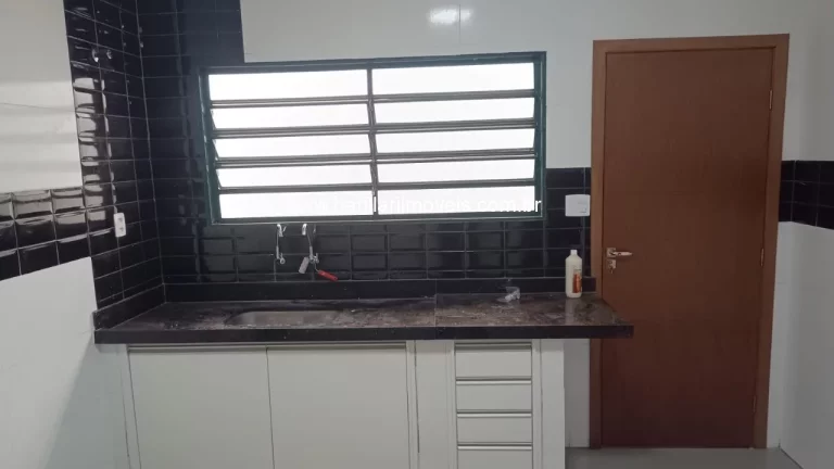Imagem Imperdível: Casa à venda em Ribeirão Preto-SP, Vila Tibério, 3 quartos, 1 suíte, 2 salas, 3 banheiros, 2 vagas, 170m².