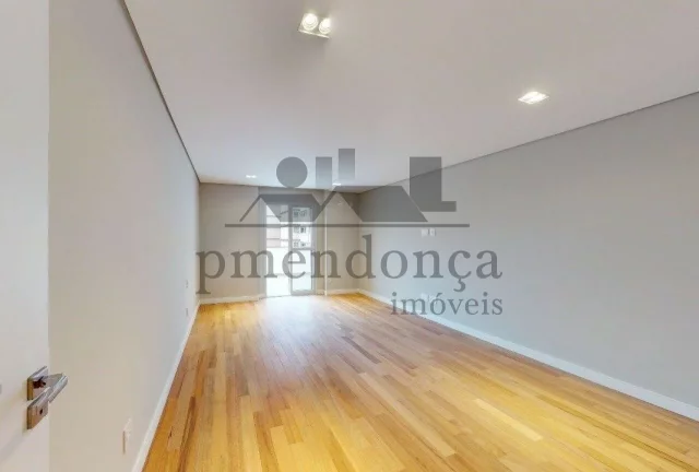 Imagem Apartamento reformado, com 295 m2 3 dormts, 1 suite, 1 vaga ao lado shopping