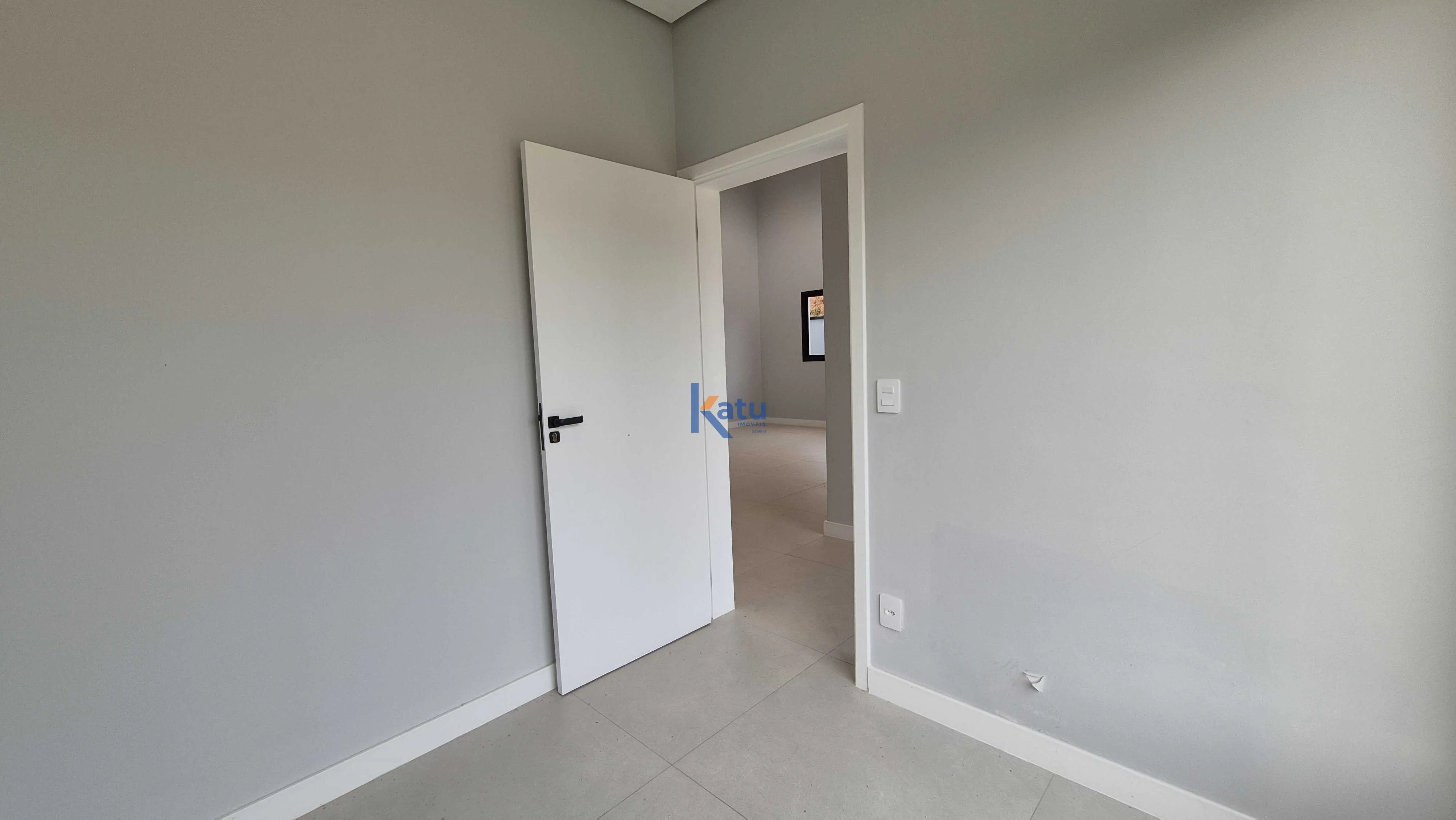 Imagem Linda casa moderna à venda no desejado condomínio Ibi Aram II, localizado em Itupeva. O imóvel po...