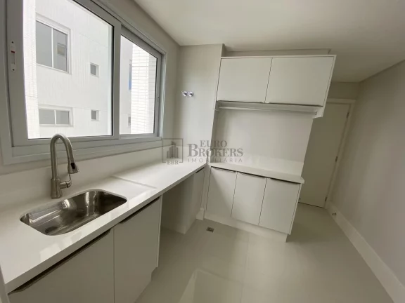 Imagem Ótimo apartamento frente mar semimobiliado em Balneário Camboriú.