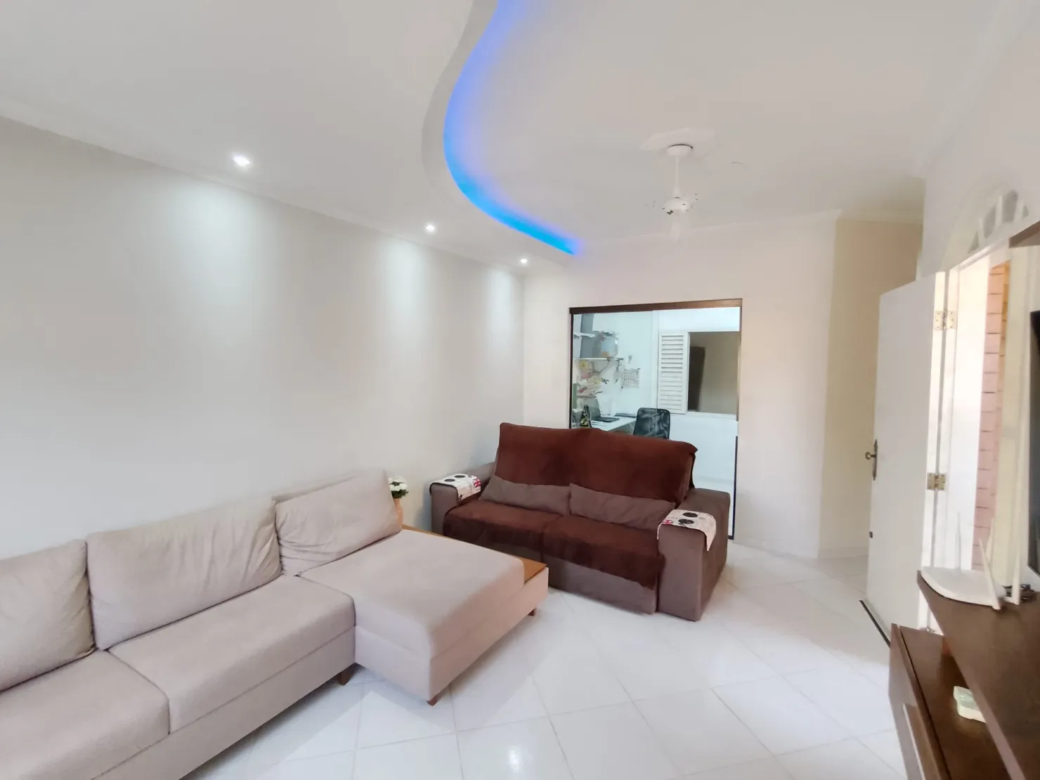 Imagem Casa à venda 3 Quartos, 1 Suite, 5 Vagas, 300M², Jardim Gurilândia, Taubaté - SP