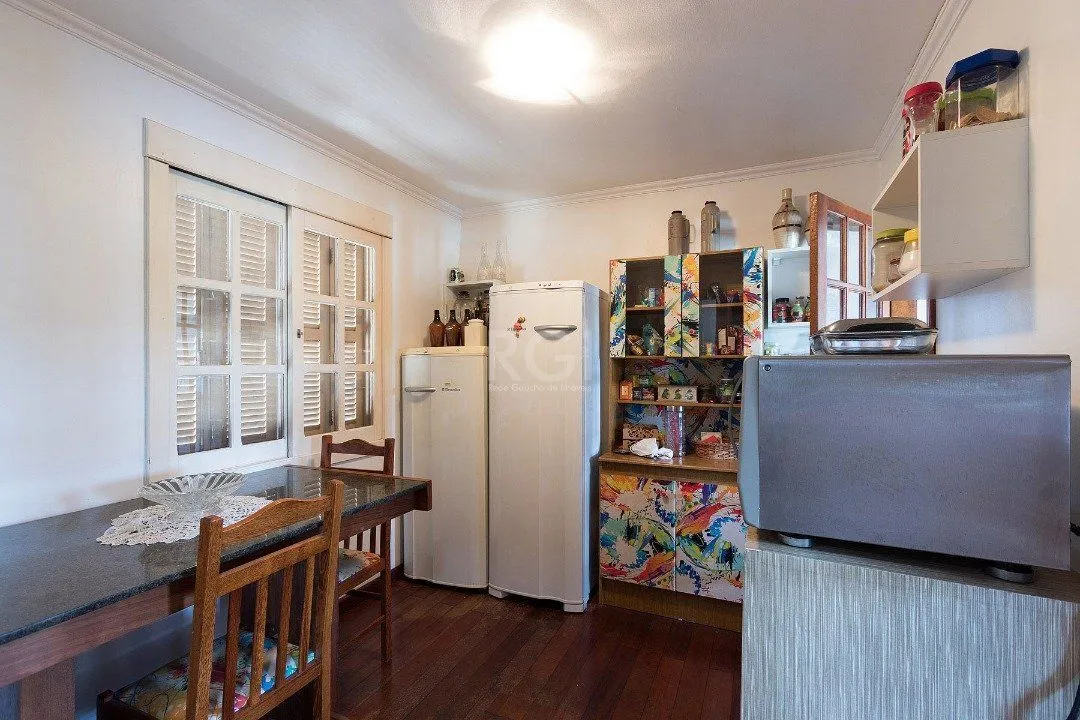 Imagem Casa para Venda - 320m², 5 dormitórios, sendo 2 suites, 3 vagas - Tristeza