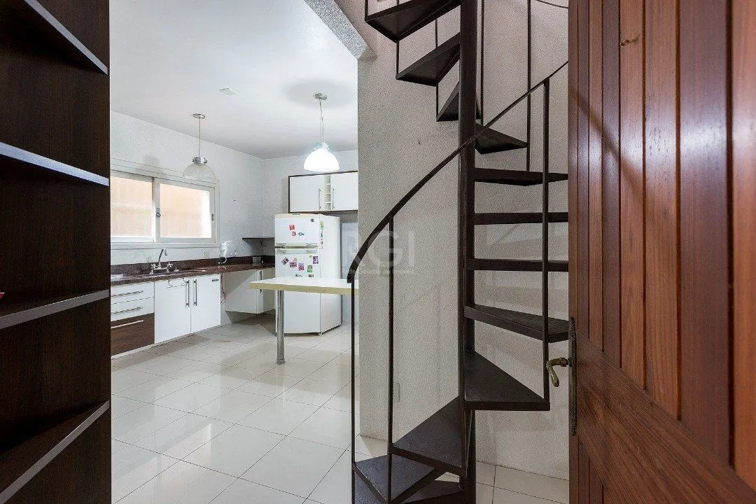Imagem Casa para Venda - 430m², 4 dormitórios, sendo 1 suites, 5 vagas - Cristal