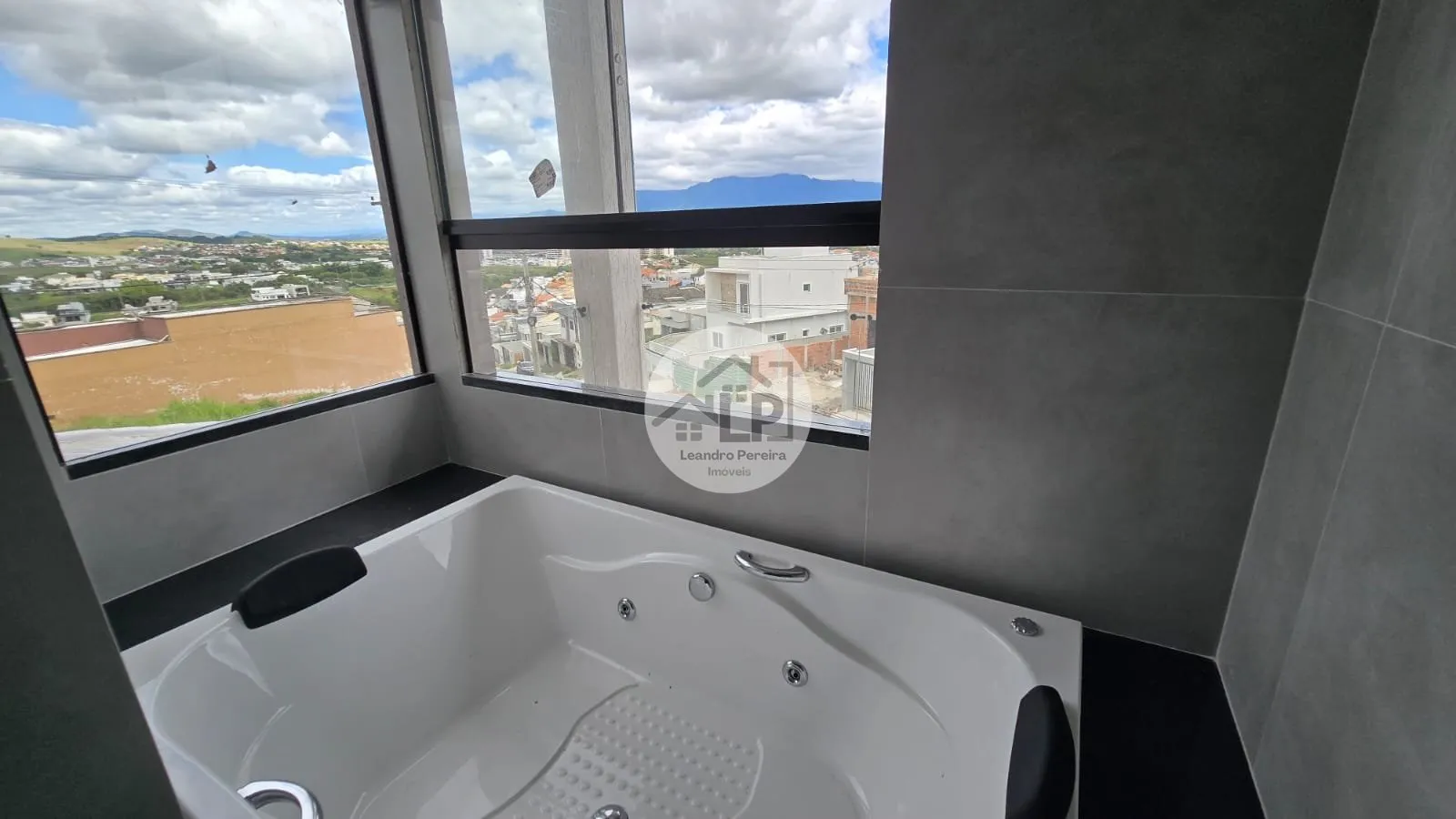 Imagem Casa 180m² - 3 Qts (2 Suítes c/ Closet) - Ipiranga II (Melhor Bairro de Resende)
