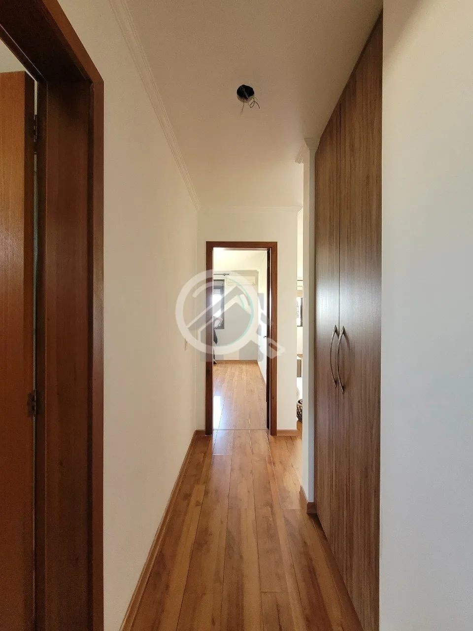 Imagem Apartamento semimobiliado de 75 m², 2 dormitórios sendo 1 suíte e 2 vagas de garagem no bairro Pe...