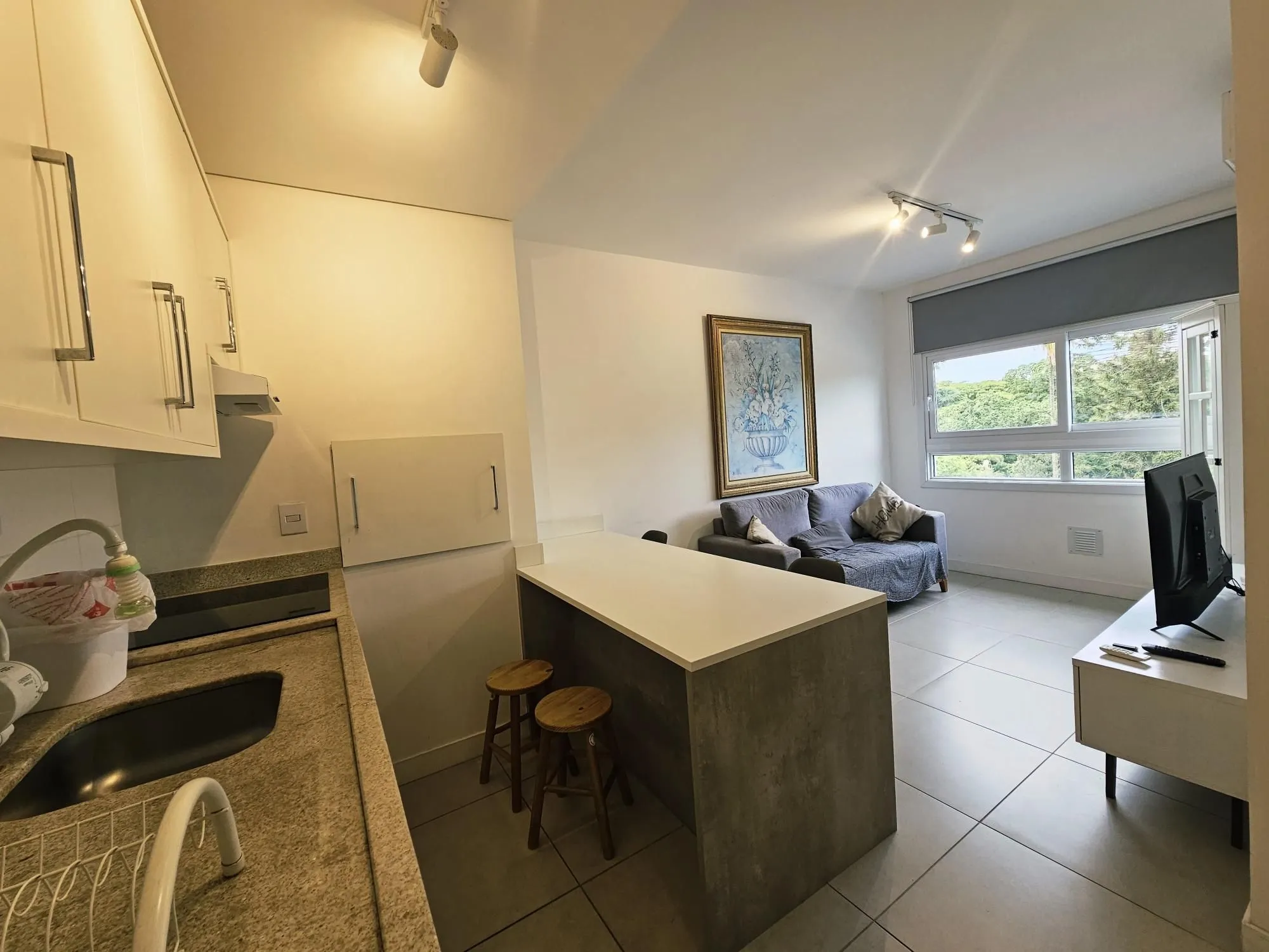 Imagem Apartamento mobiliado, 2 dormitórios, com vaga escriturada - Cidade Baixa