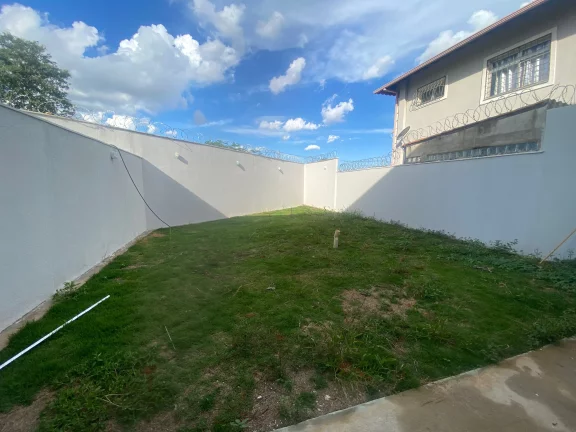 Imagem Imperdível! Casa à venda em Contagem-MG, Parque Xangri-lá: 3 quartos, 1 suíte, 3 salas, 3 banheiros, 4 vagas de garagem, 170m².