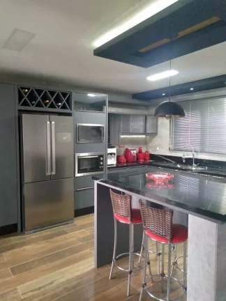 Imagem Casa de Alto Padrão em Garopaba-SC: 3 Dorms, Piscina, 275m², Próx. ao Centro e Praias