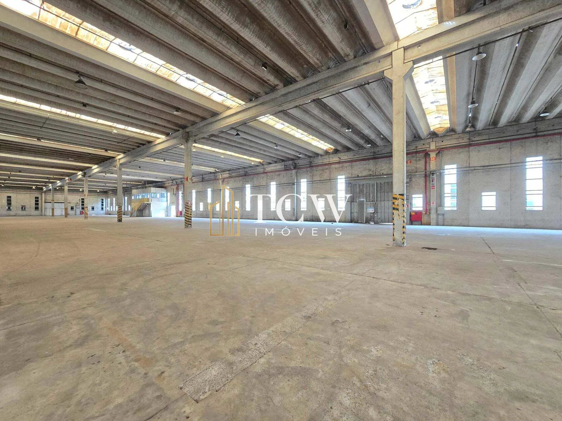 Imagem Galpão Logístico e Industrial com 22 docas para Locação em Suzano/SP | 13.320 m2