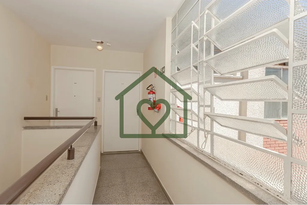 Imagem Descubra seu novo lar em Porto Alegre! Apresentamos um apartamento encantador à venda, localizado n...