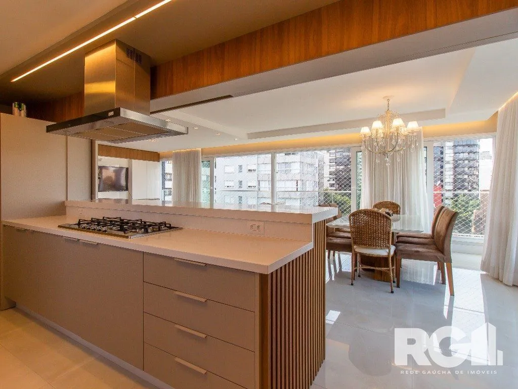 Imagem Belíssimo apartamento todo decorado por arquiteto. Apartamento com 170 m2, 3 suítes, sendo 1 suíte máster no bairro Petrópolis.