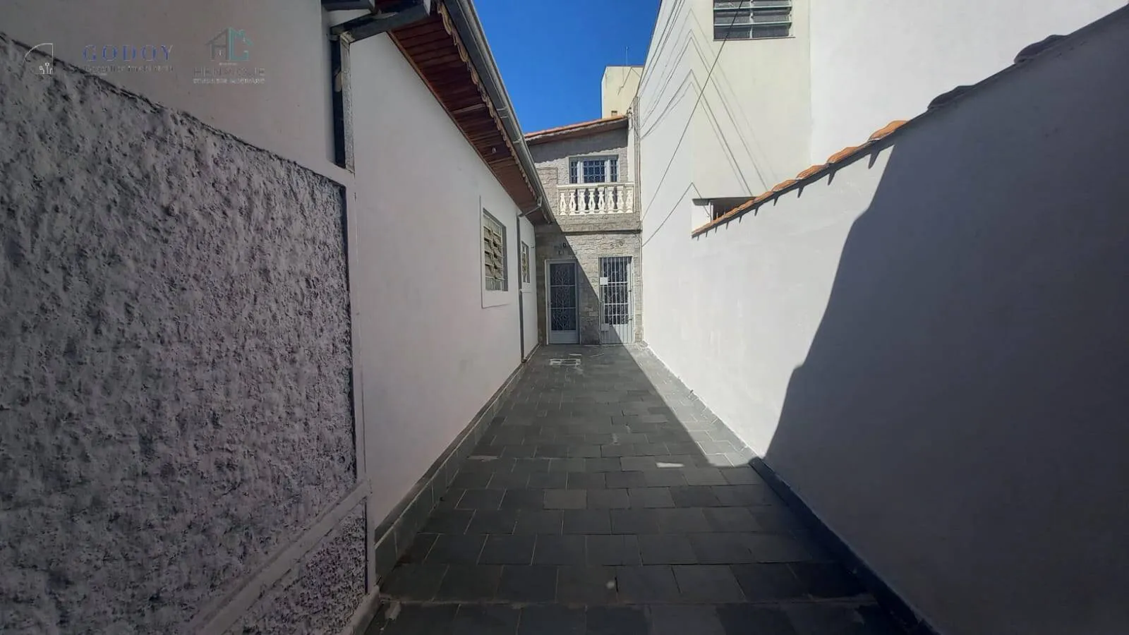 Imagem Excelente Investimento com 3 Casas no Mesmo Terreno