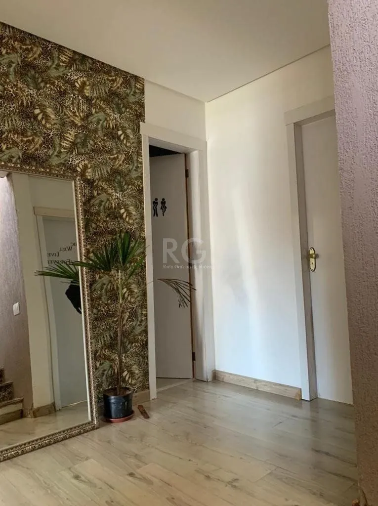 Imagem Sobrado para Venda - 300m², 3 dormitórios, sendo 2 suites, 1 vaga - Hípica Jardins Do Prado