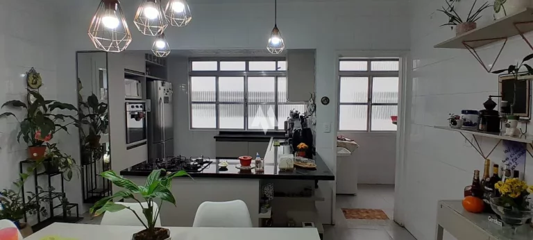 Imagem APARTAMENTO FRENTE NO BAIRRO EMBARÉ COM 3 QUARTOS (01 SUÍTE) + DEPENDÊNCIA COMPLETA, VISTA LIVRE, 01 QUADRA DA PRAIA.
