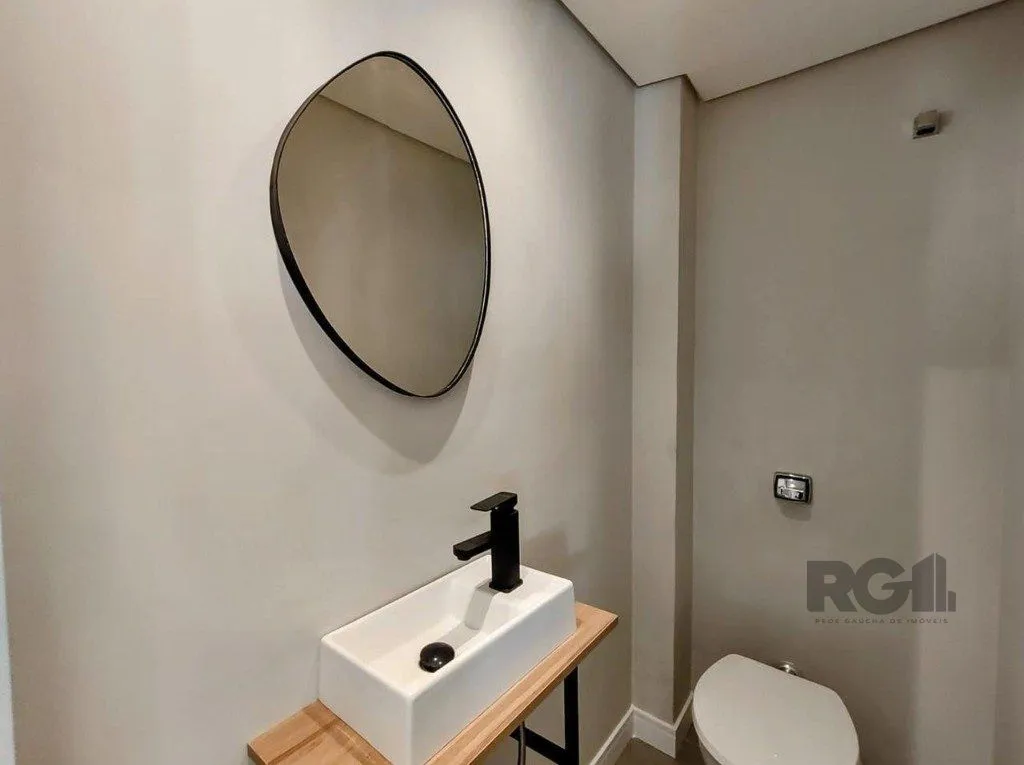 Imagem Apartamento semi mobiliado, 67m², 2 dormitórios, 1 vaga no bairro Petrópolis