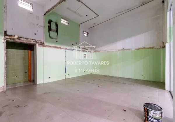 Imagem Loja comercial com 700m² - Galeria com 18 Lojas - Portas com 24 metros de frente, com bastante Visibilidade.