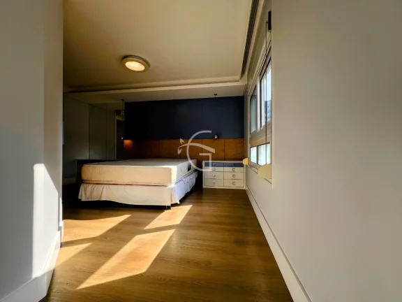 Imagem EXCELENTE APARTAMENTO NO ATIRADORES COM 3 SUÍTES E 3 VAGAS DE GARAGEM