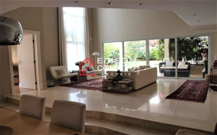 "Pronto para Morar" Casa de alto padrão à venda no Alphaville Campinas. Com um design moderno e bem iluminado